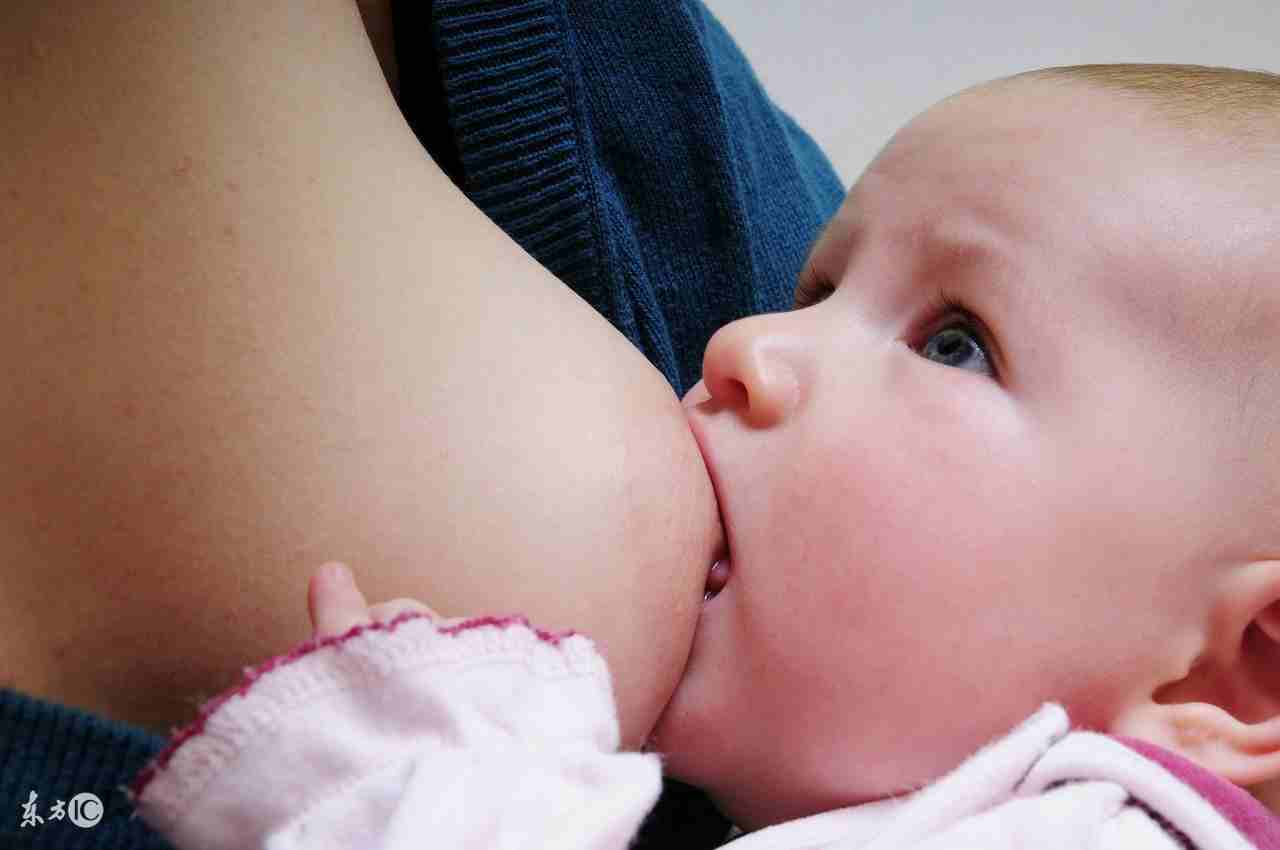 真人示范母乳喂养的4种正确姿势图片以及注意事项-第5张图片-爱薇女性网