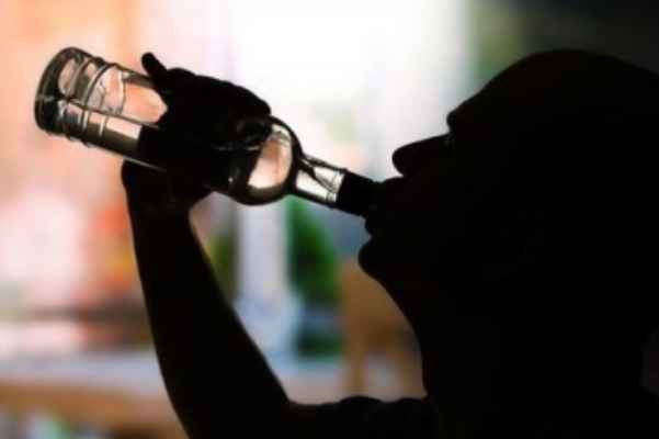酗酒的危害主要有哪些：损害肝脏以及诱发心血管疾病-第1张图片-爱薇女性网