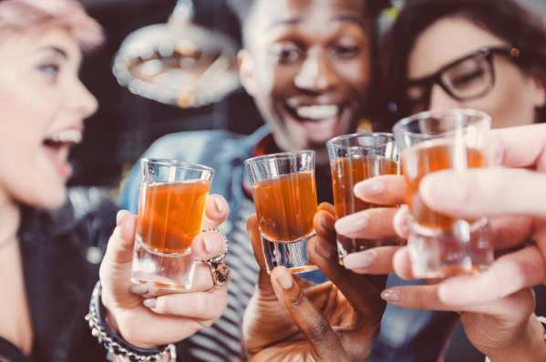 酗酒的危害主要有哪些：损害肝脏以及诱发心血管疾病-第3张图片-爱薇女性网